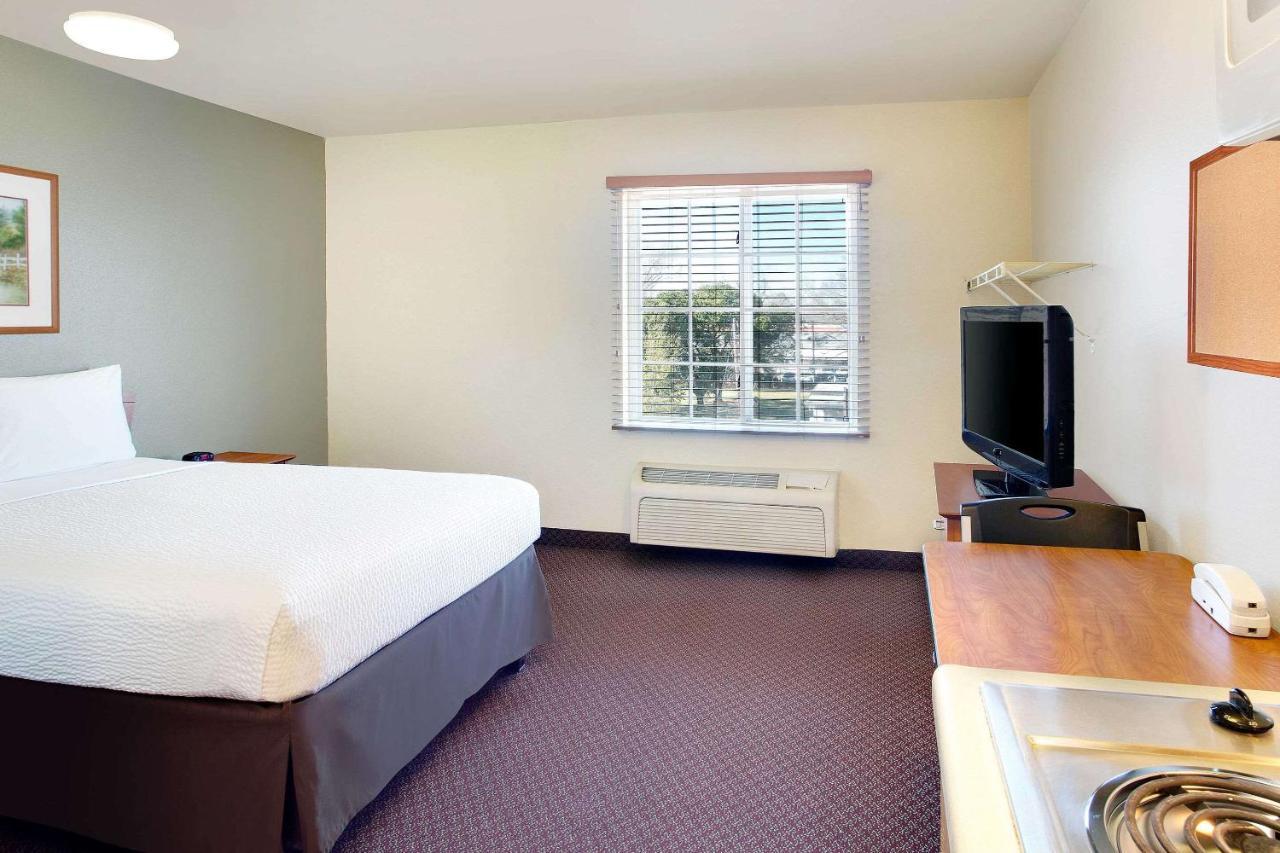 Woodspring Suites Baton Rouge East I-12 מראה חיצוני תמונה
