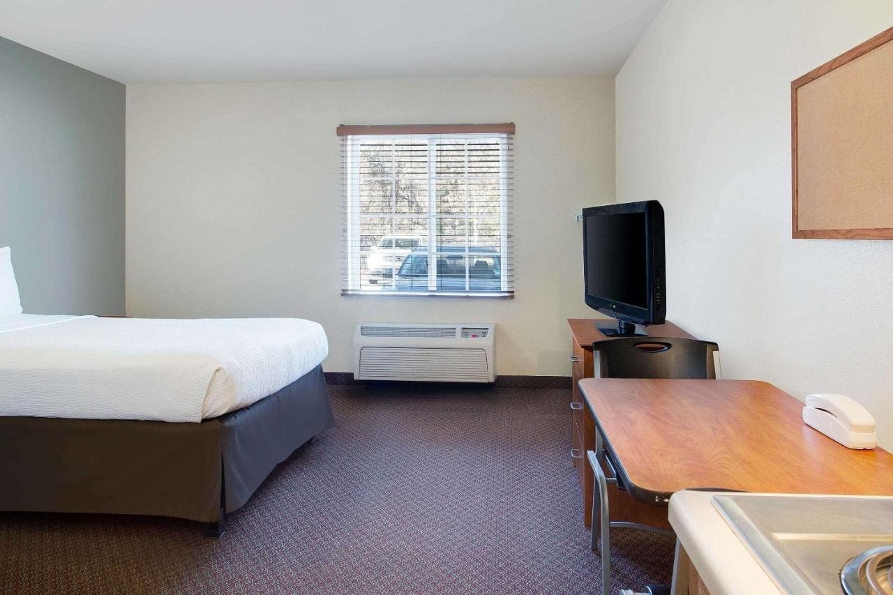 Woodspring Suites Baton Rouge East I-12 מראה חיצוני תמונה
