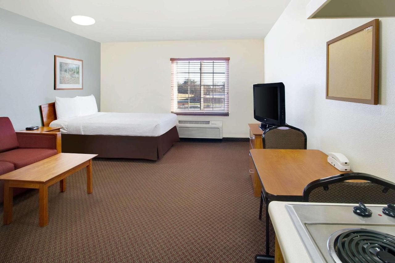 Woodspring Suites Baton Rouge East I-12 מראה חיצוני תמונה